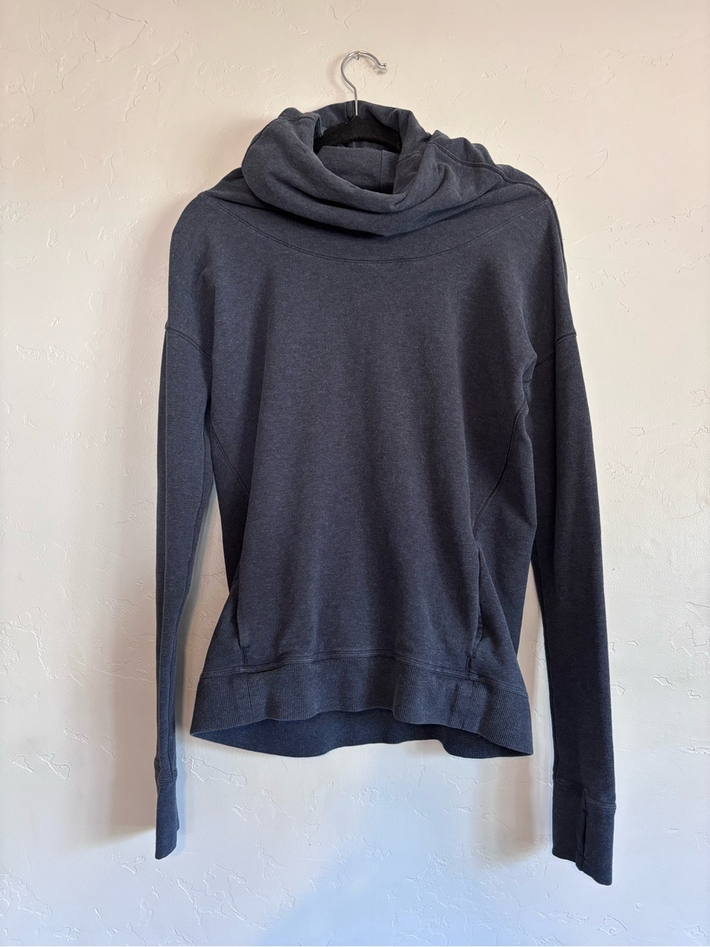 Lululemon Stress Less Pullover size 6